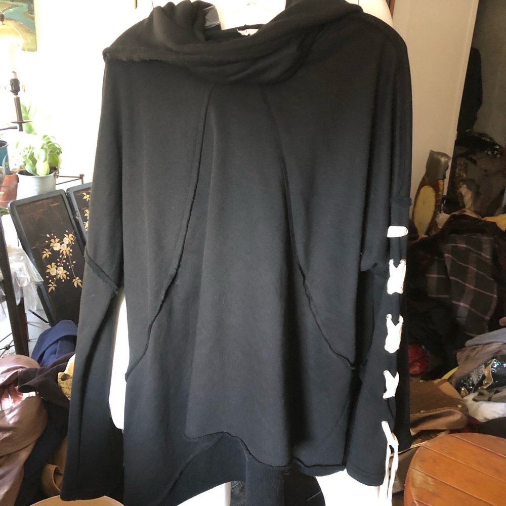 Sweat shirt with hood